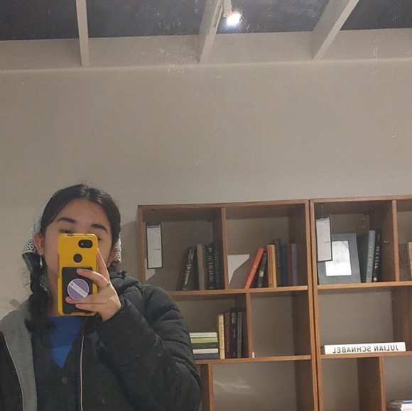 Meet your Posher, Lucia - Picture 1 of 1